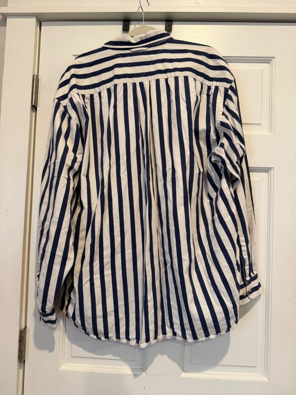 Vintage 90s Tommy Hilfiger Men’s Navy & White Vertical Stripe Button-Down Shirt - Picture 7 of 8